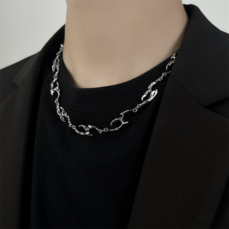 Düzensiz Şekilli Metal Kolye S - Street Fashion Trends 2025 incelemesi ve fiyatı